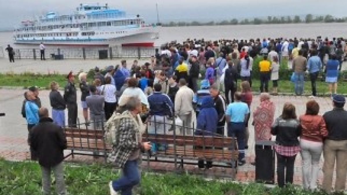 204494-russia-passanger-boat-wreck