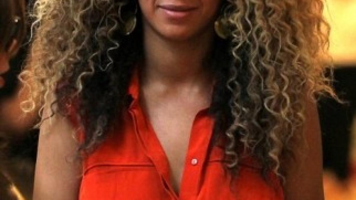 article-0-0CF7F0BF00000578-217_468x659