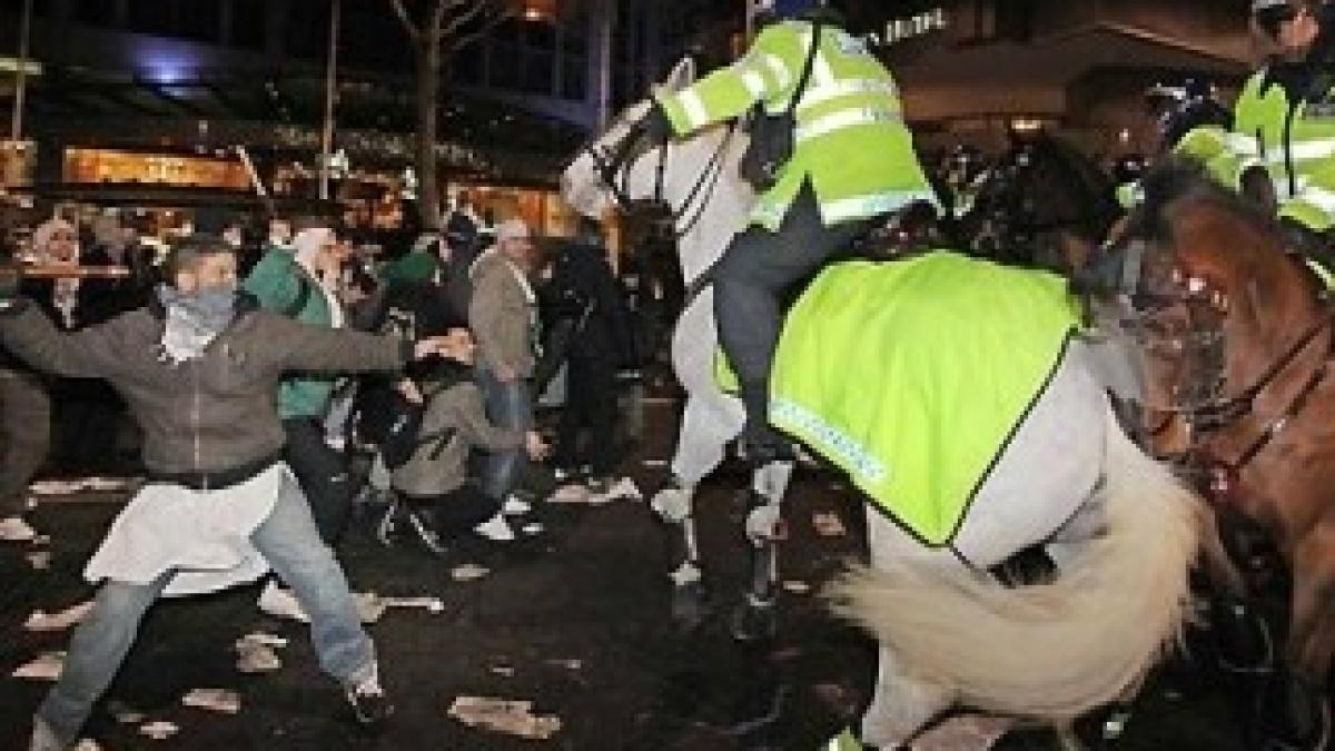 Protestors-clash-with-mou-001