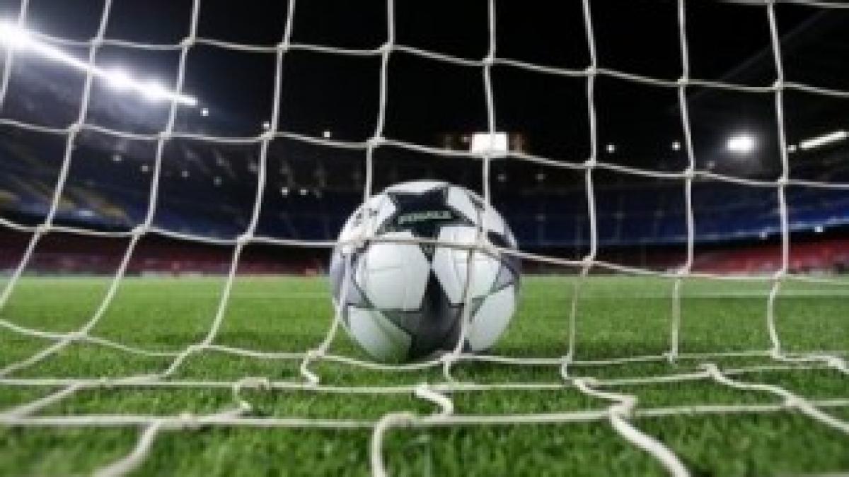 1935UEFA-Champions-League-Ball-1