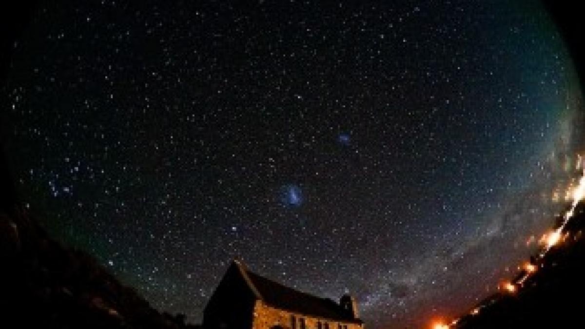 night-sky-over-church-800