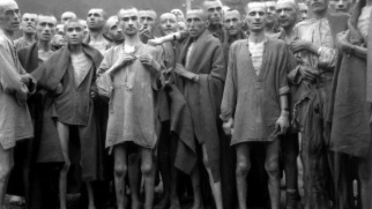 ebensee_concentration_camp_prisoners_1945