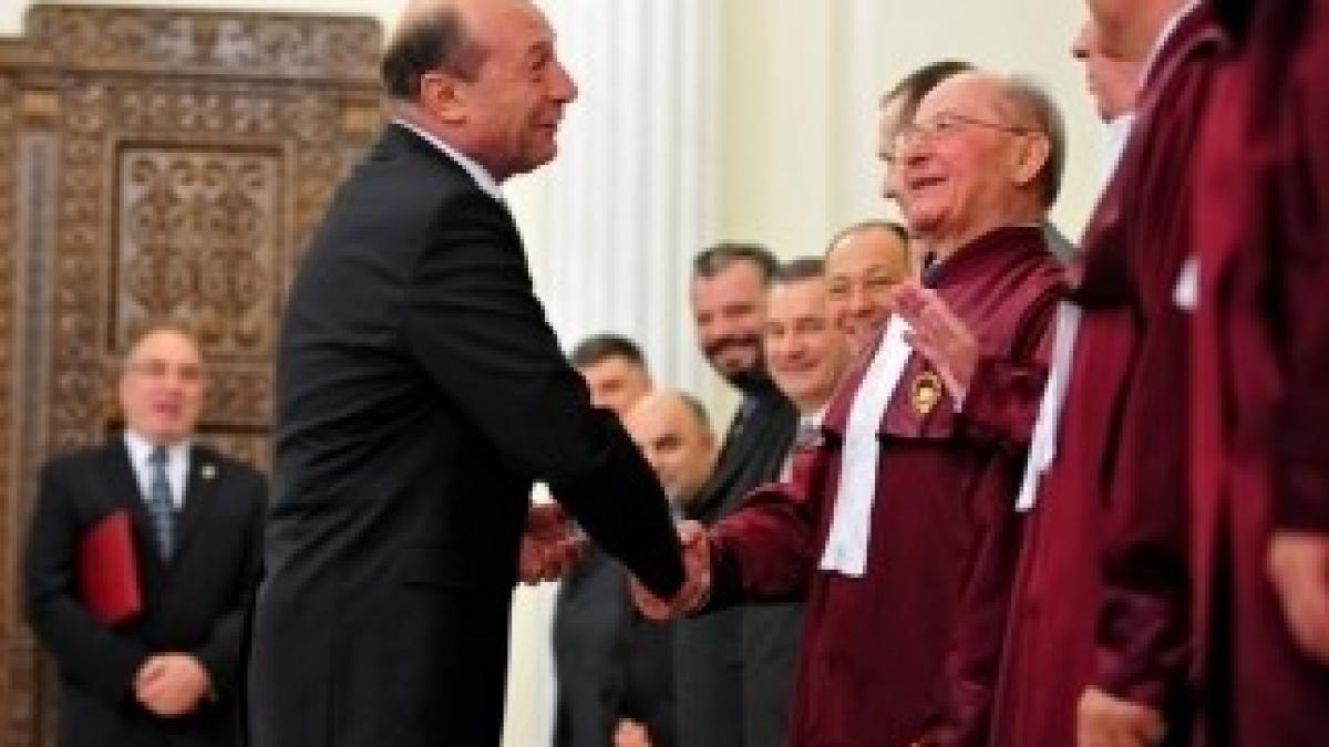 basescu-curte
