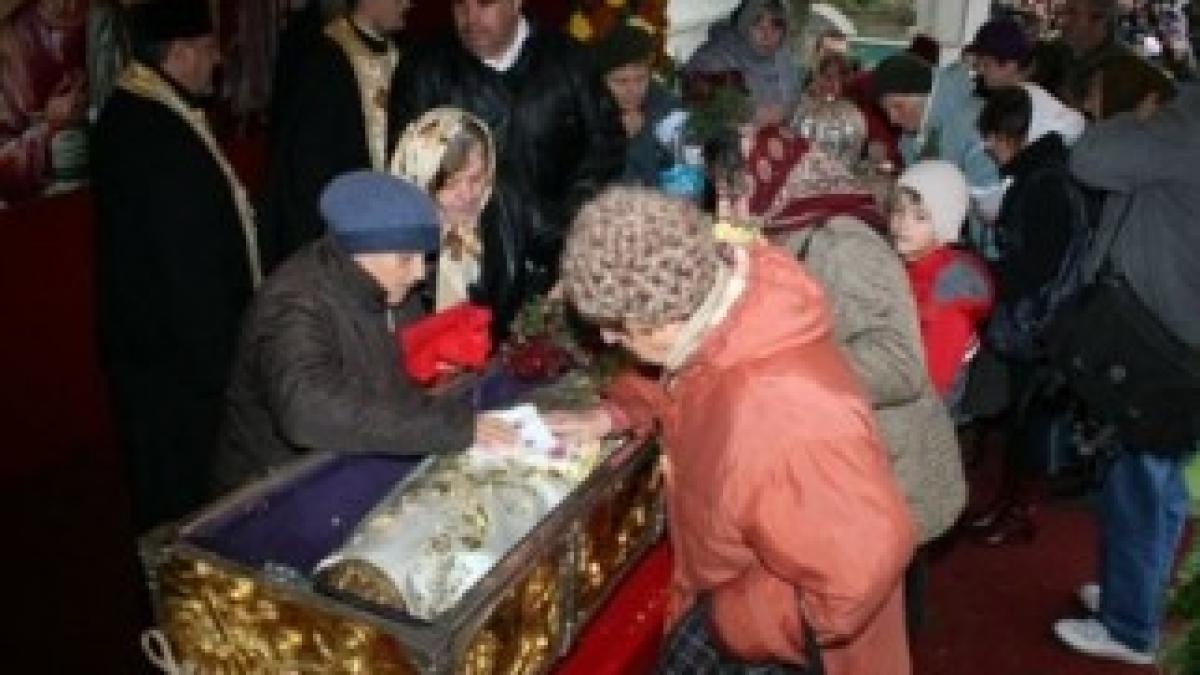 credinciosii-asteptati-pana-vineri-la-moastele-sf-andrei-434x326