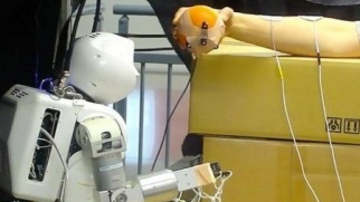 robot-moving-human-arm5-3-316407-13