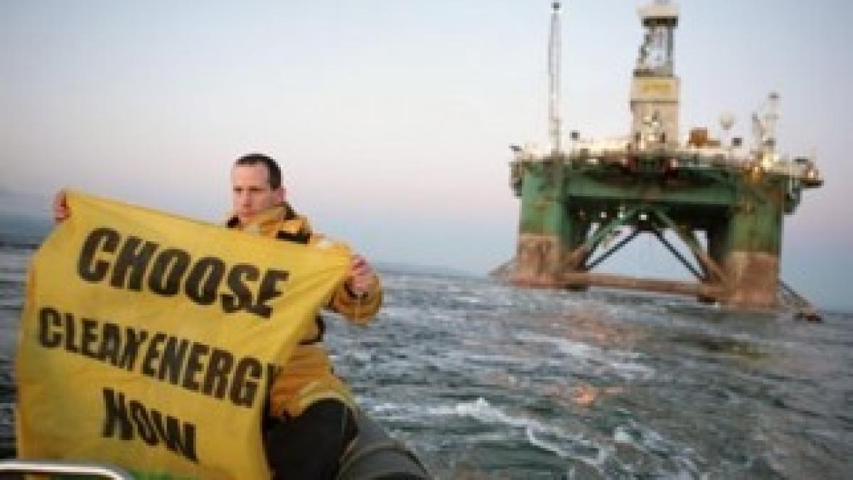 Greenpeace-activists-stop-007