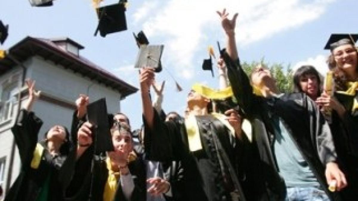 studenti-absolvire-gandul