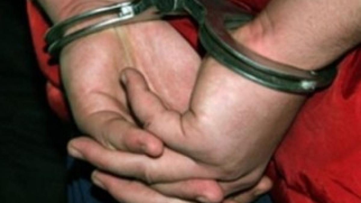 bucuresti-jandarm-arestat-pentru-ca-a-cerut-banii-de-la-o-prostituata-86645