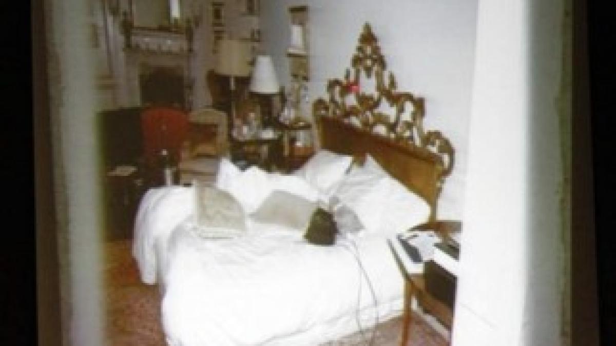 patul-in-care-a-murit-michael-jackson-scos-la-licitatie