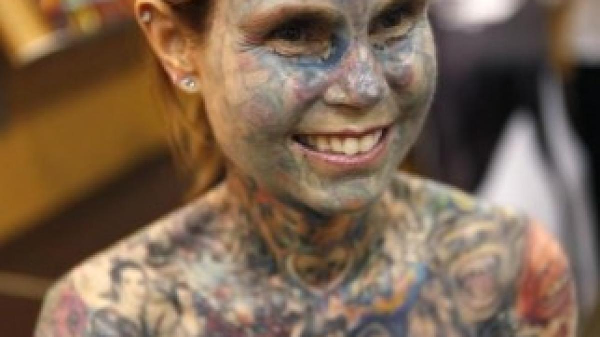 cum-arata-cea-mai-tatuata-femeie-din-lume-are-95-din-corp-acoperit-cu-semne-si-simboluri