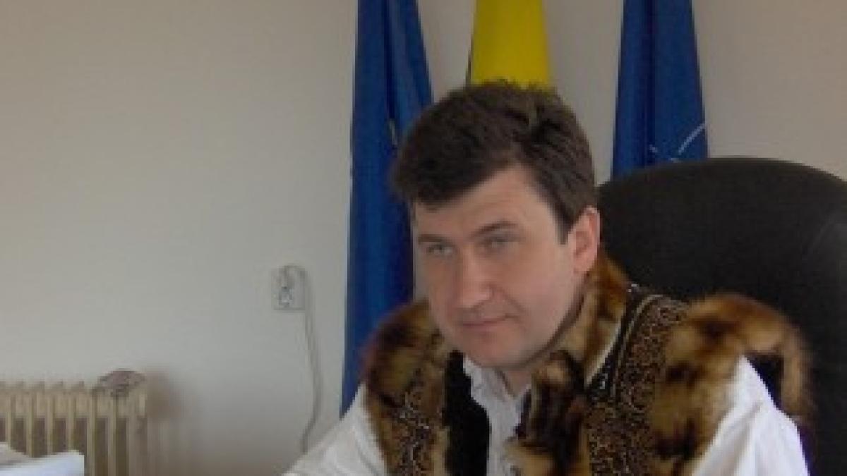 serban-costum-popular