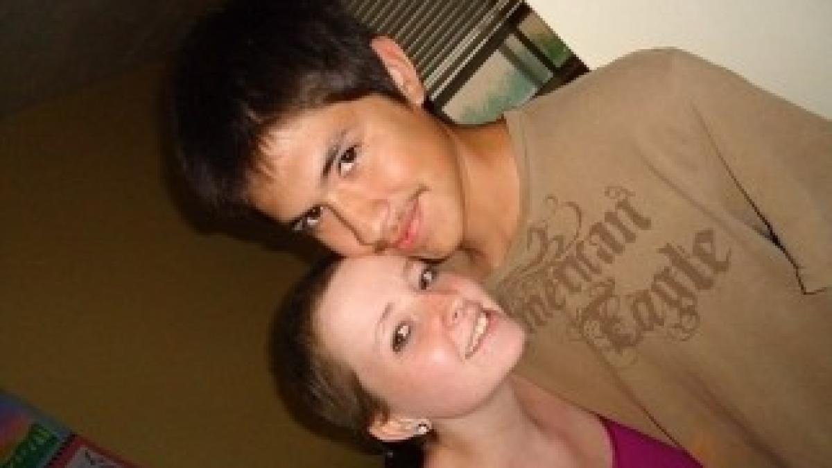 article-2079137-0F48AC9600000578-347_634x439