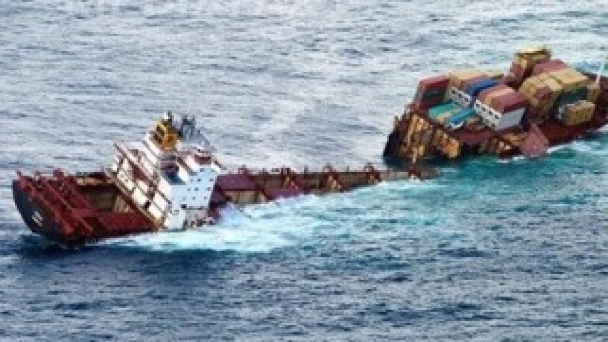 nava-transport-marfa-scufundare-afp