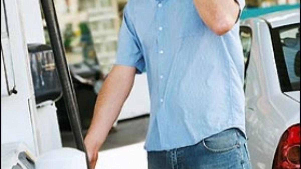 mobile-phone-gas-station