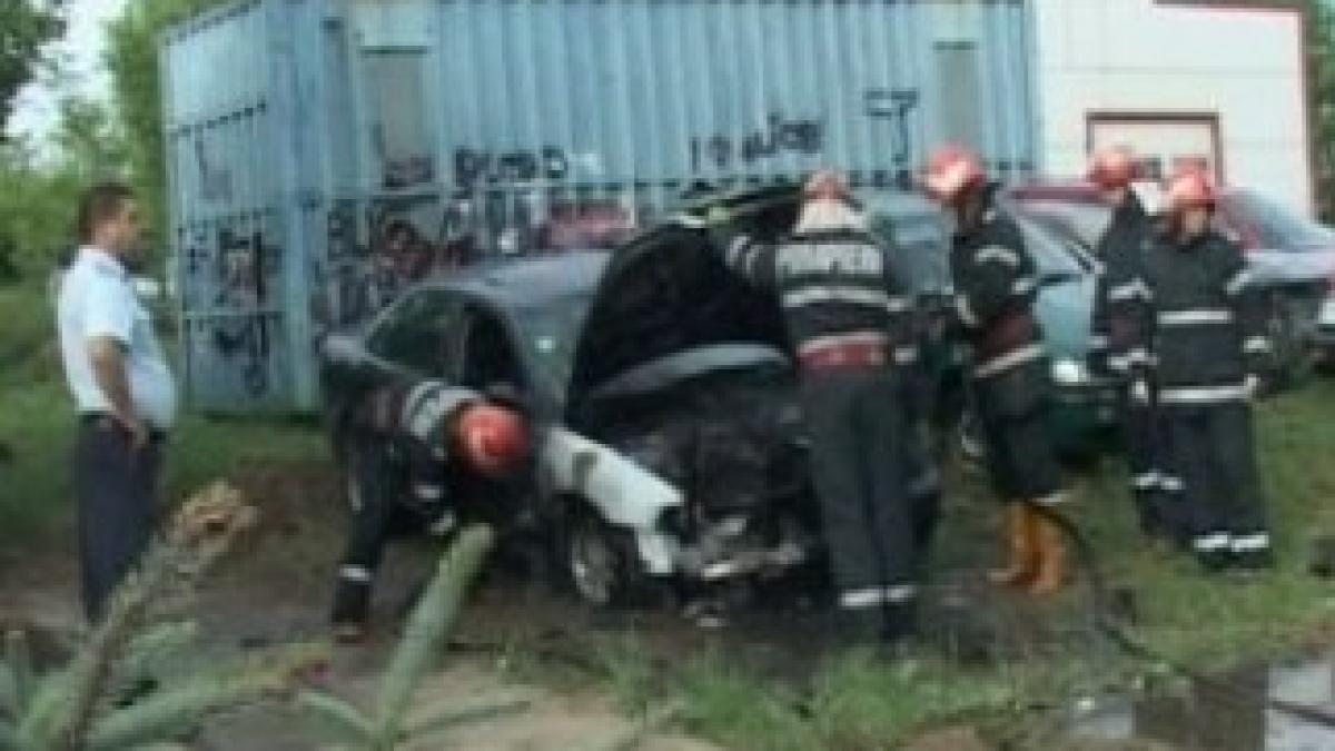 masina_incendiata_botosani