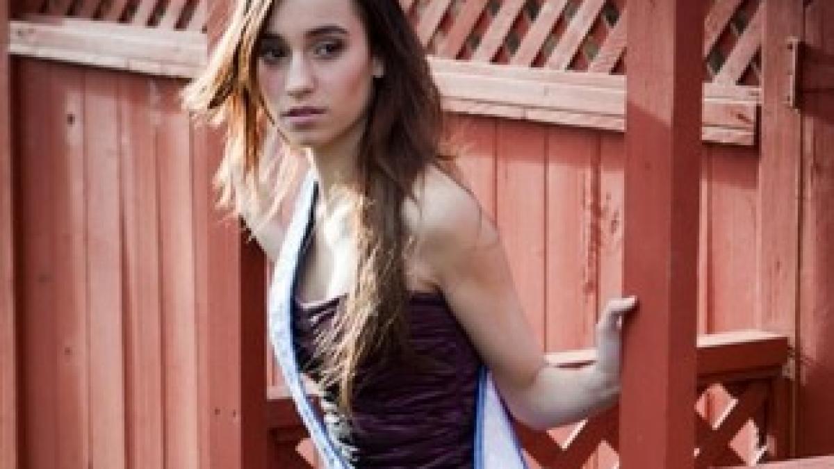 o-adolescenta-de-16-ani-stabilita-in-canada-reprezinta-romania-la-miss-teen-2012-in-texas-12824
