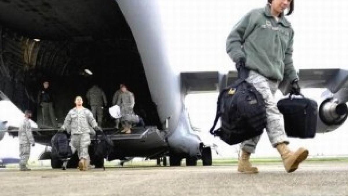 Specialisti-americani-la-Kogalniceanu-U.S.-Air-Force-photo-by-Master-Sgt.-Laura-K.-Deckman-