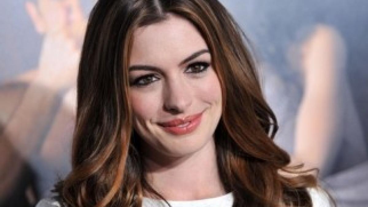 anne-hathaway-