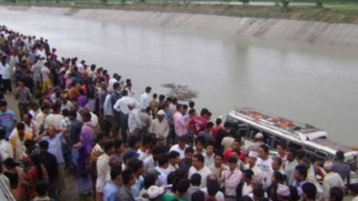 Nepal-bus-accident-007