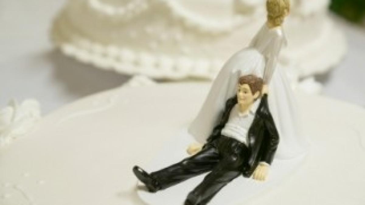 funny-wedding-cake-topper