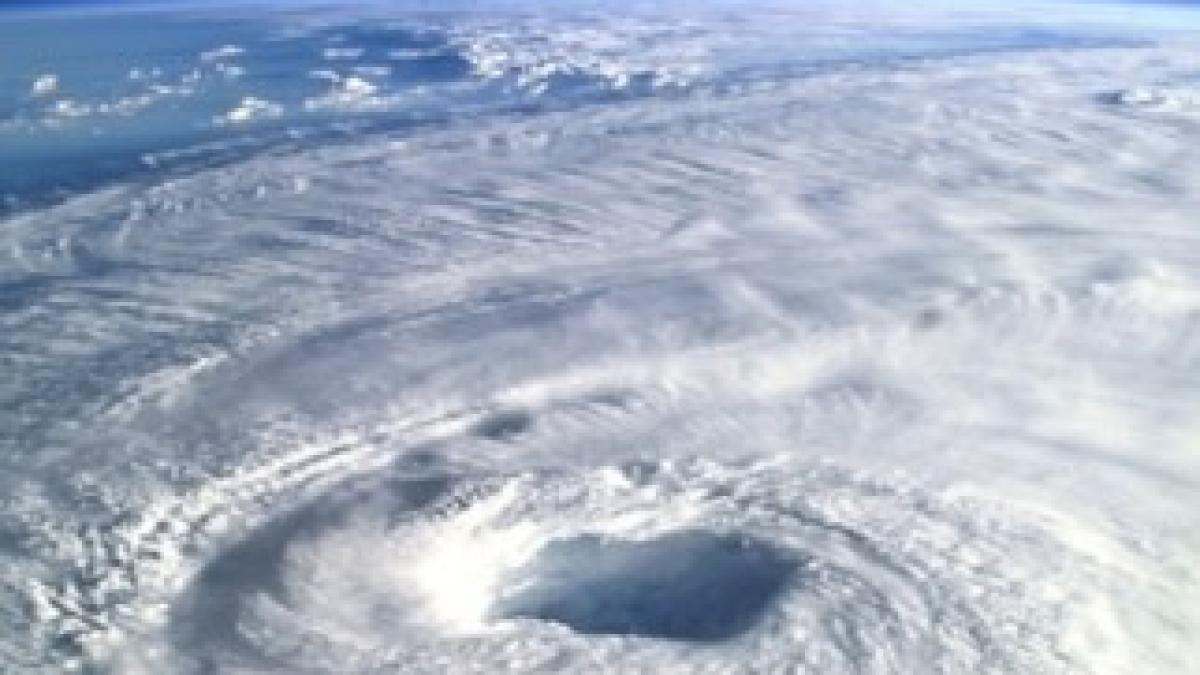 090407-hurricane-forecast-big