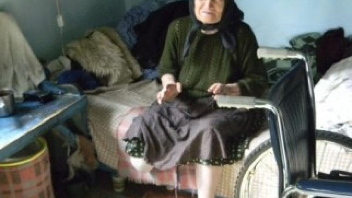 batrana-cu-piciorul-mumificat