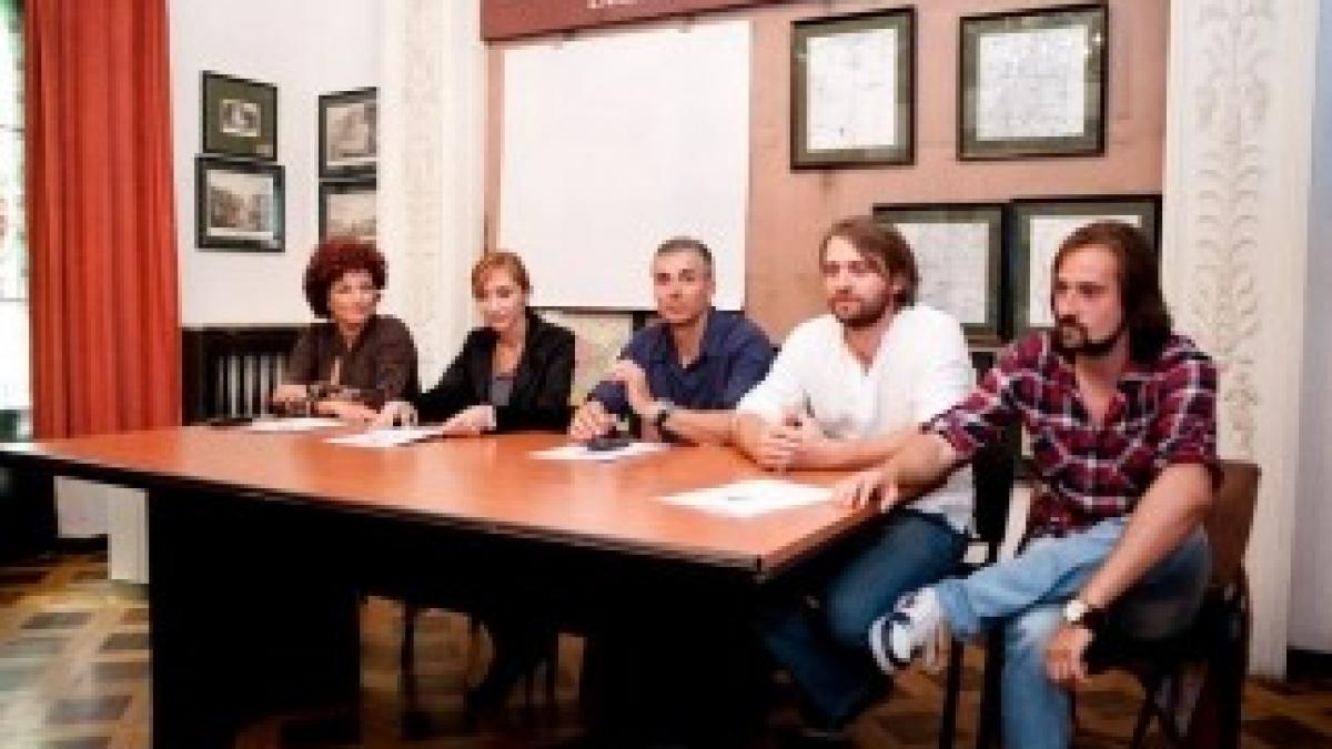 523866_366784986736306_1066806622_n