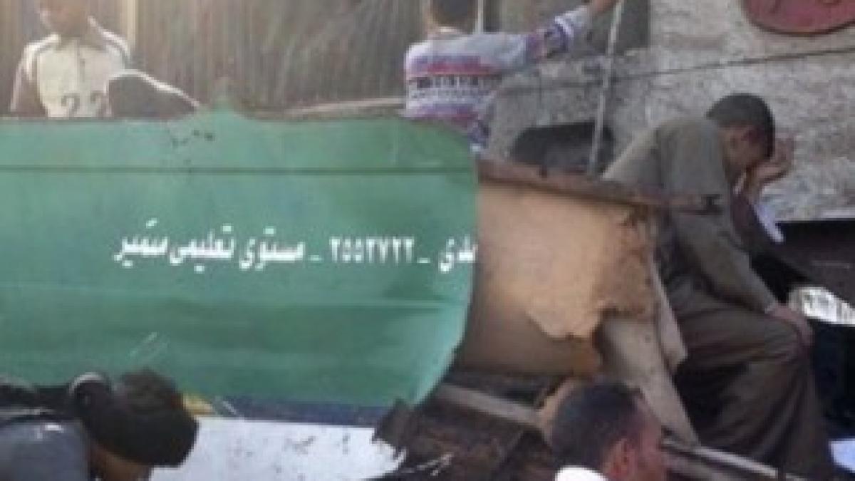 accident-tren-autobuz-egipt-aufmacher-269135-23-f662f33d07daf3d4f3379e58b191cbbd