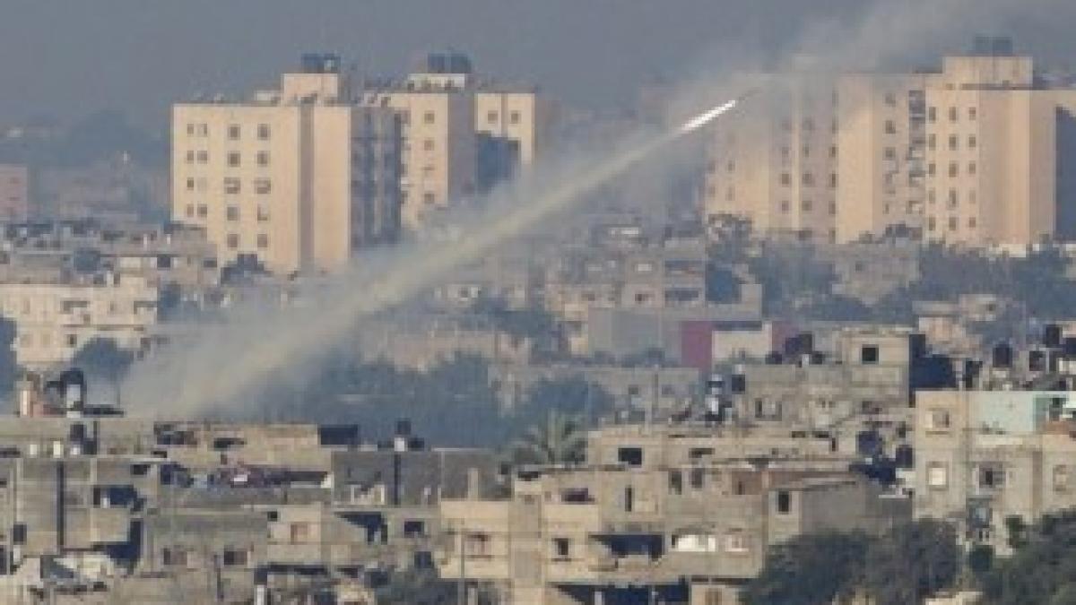 israel-gaza-rocket_2399203b