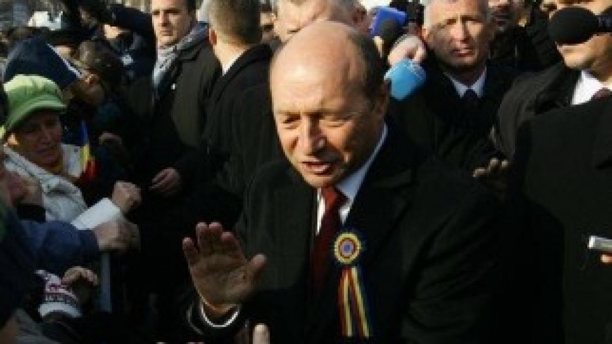 traian_basescu_huiduit_parada_1_deecmbrie_704164c3b3
