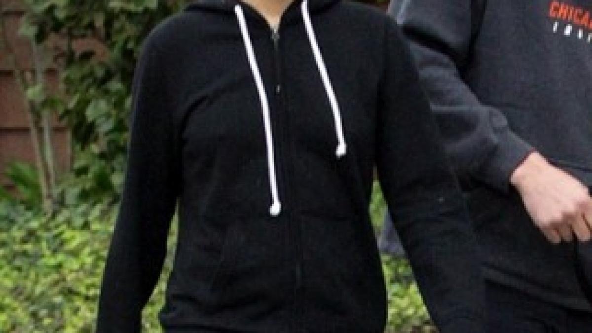 mila-kunis-fara-machiaj