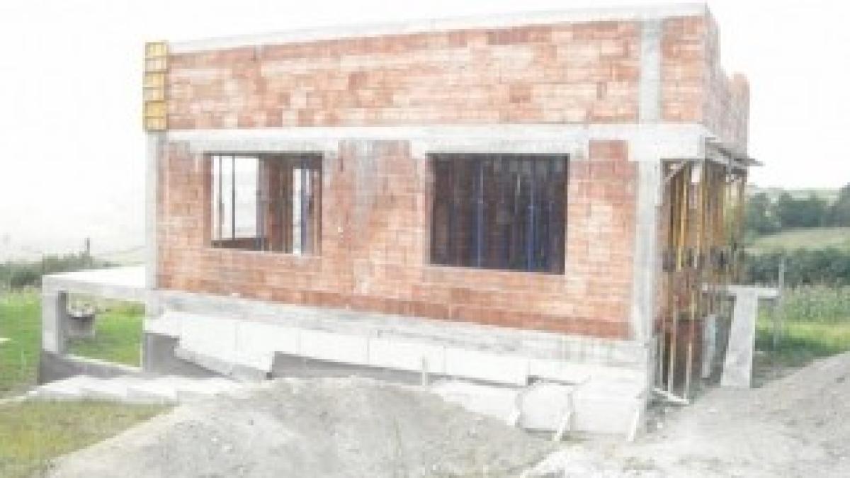 1281801871_113895150_1-casa-familiala-in-in-constructie-aghires-1281801871