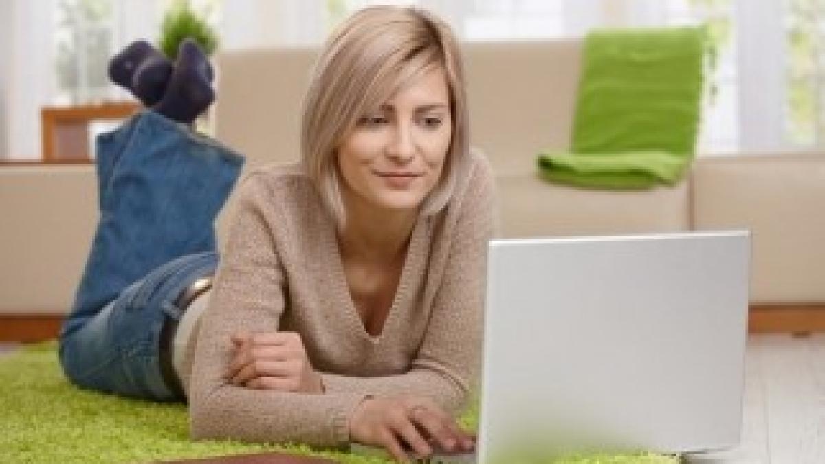woman-on-laptop