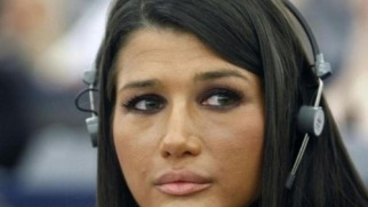 13335503871321377011elena-basescu_2