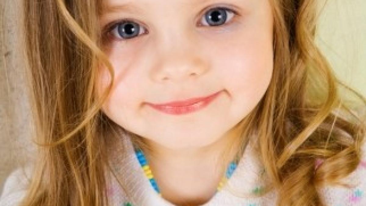 fetita-zambet-frumusete