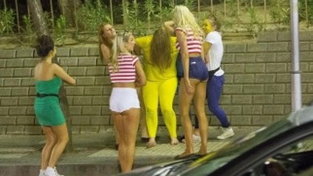 article-2299774-18ED3B22000005DC-106_634x427