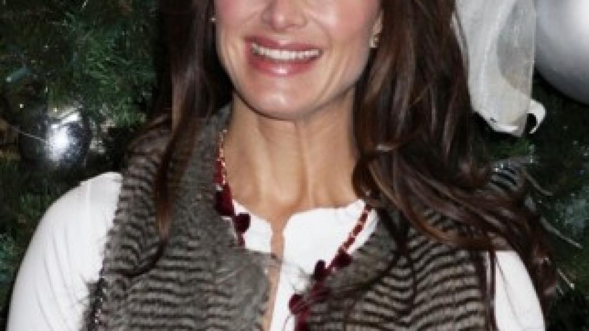 brooke-shields-wants-to-keep-daughters-out-of-the-spotlight-500x687