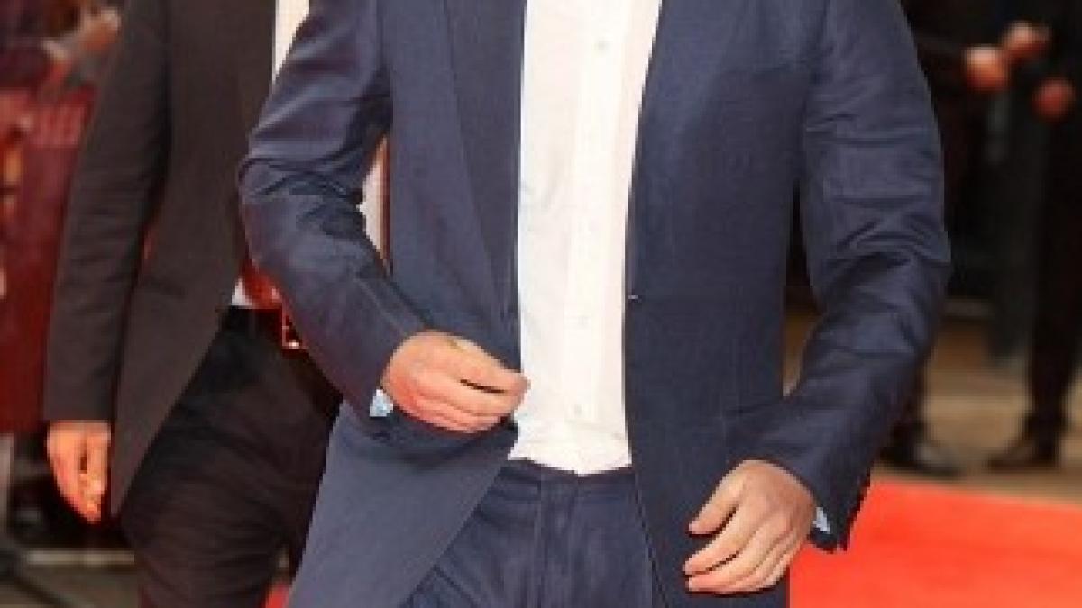 article-2305453-141D8007000005DC-307_634x927