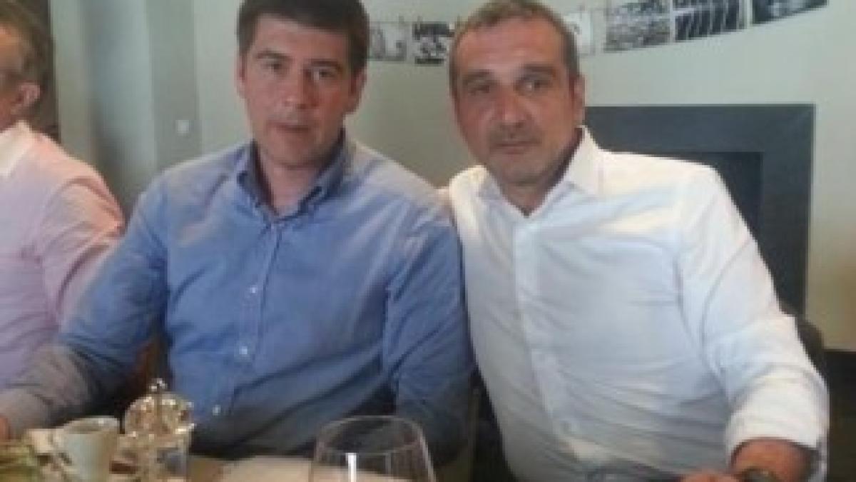 394211_597095880315449_2087589011_n