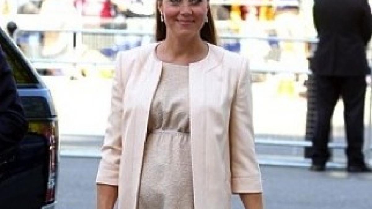 article-2370035-042ABEDE00000514-684_306x501