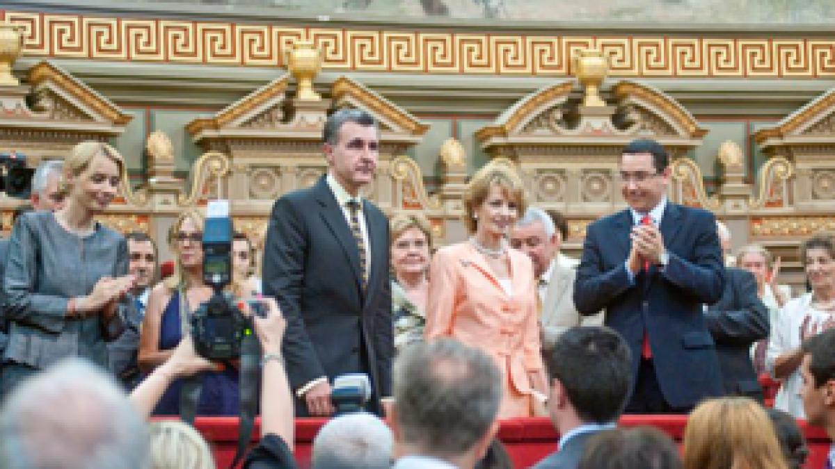 in_loja_oficiala_altetele_lor_regale_primul_ministru_al_romaniei_victor_ponta