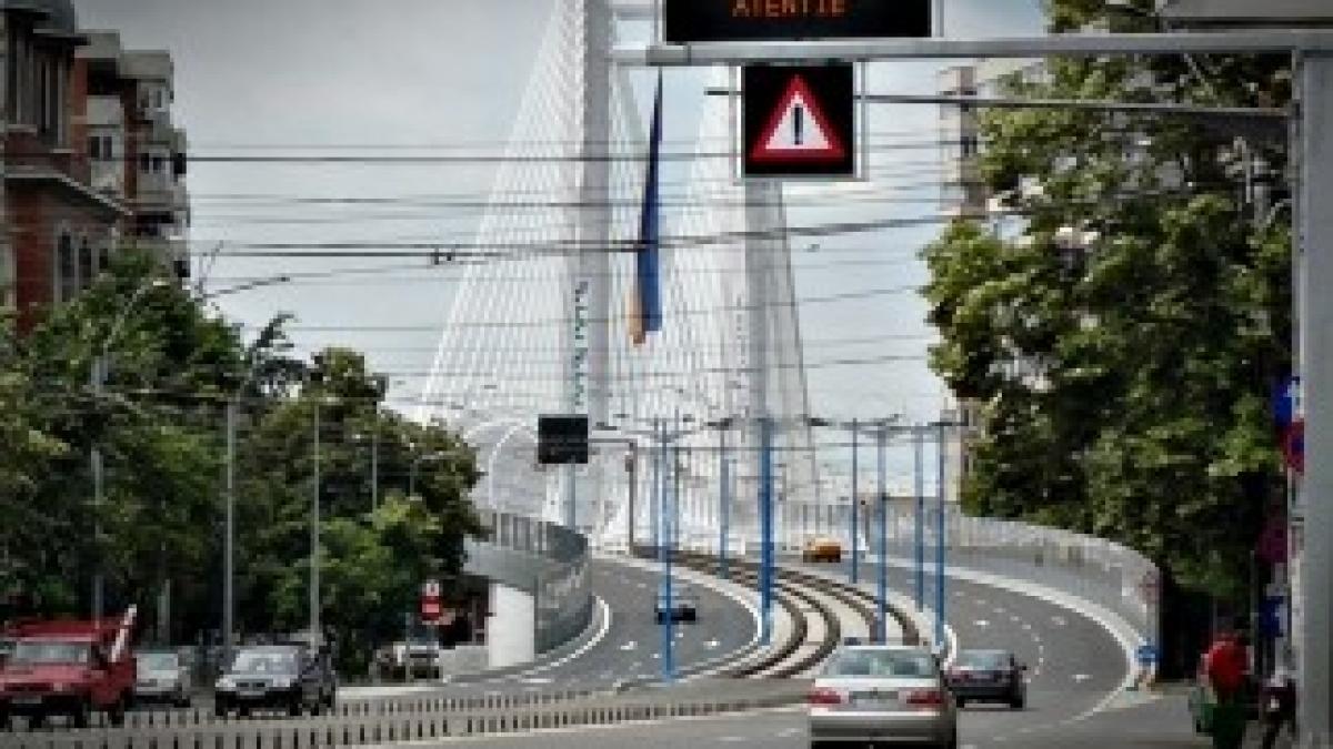 b8223_image-2011-06-24-9145253-0-avertizarea-seismica-basarab-face-panourile-montate-urcare-pod