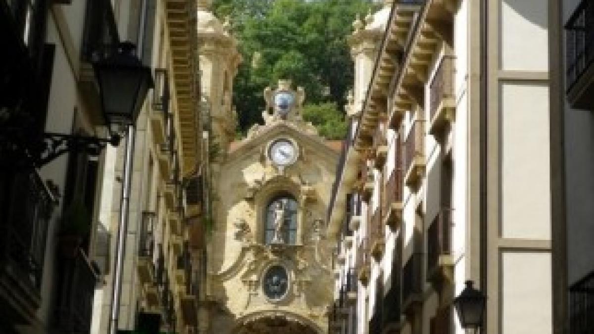 298799_211670462228117_1669275089_n