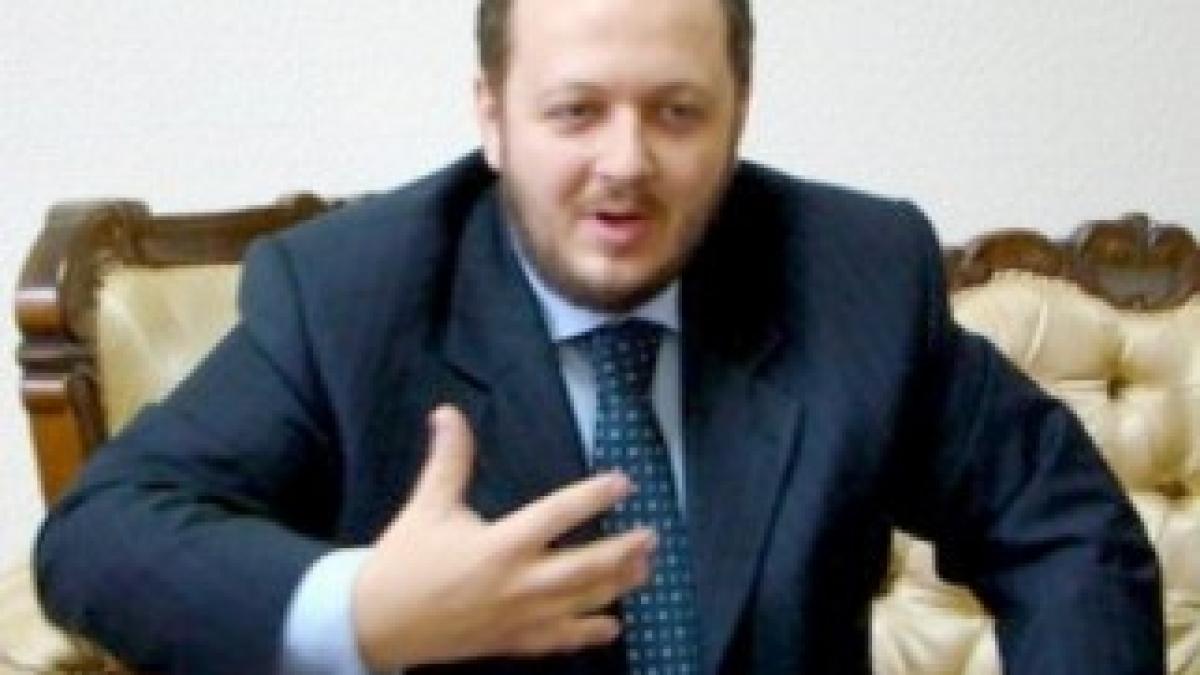 1346412133465x0_papahagi3