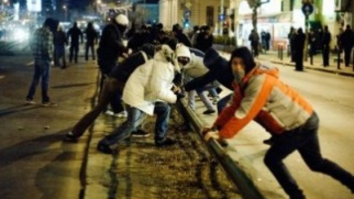 jandarm-catre-protestatari-bataie-nu-ca-ne-a-vazut-destul-ieri-presa-126590