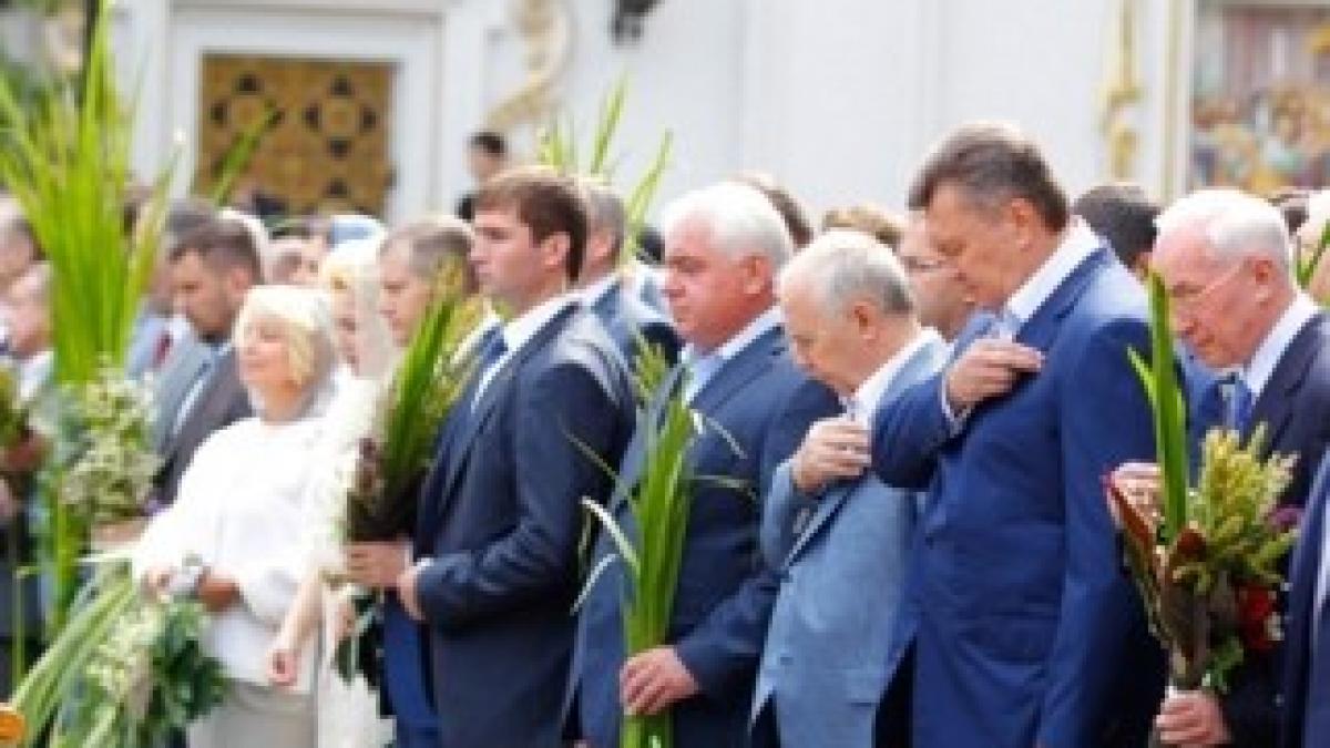efa03e9-razom-iz-janukovichem-svjatkovu-liturgiju-vidvidali-spiker-volodimir-ribak-prem-er-ministr-mikola-azarov-sekretar-rnbou-andrij-kljuev-genprokuror-viktor-pshonka