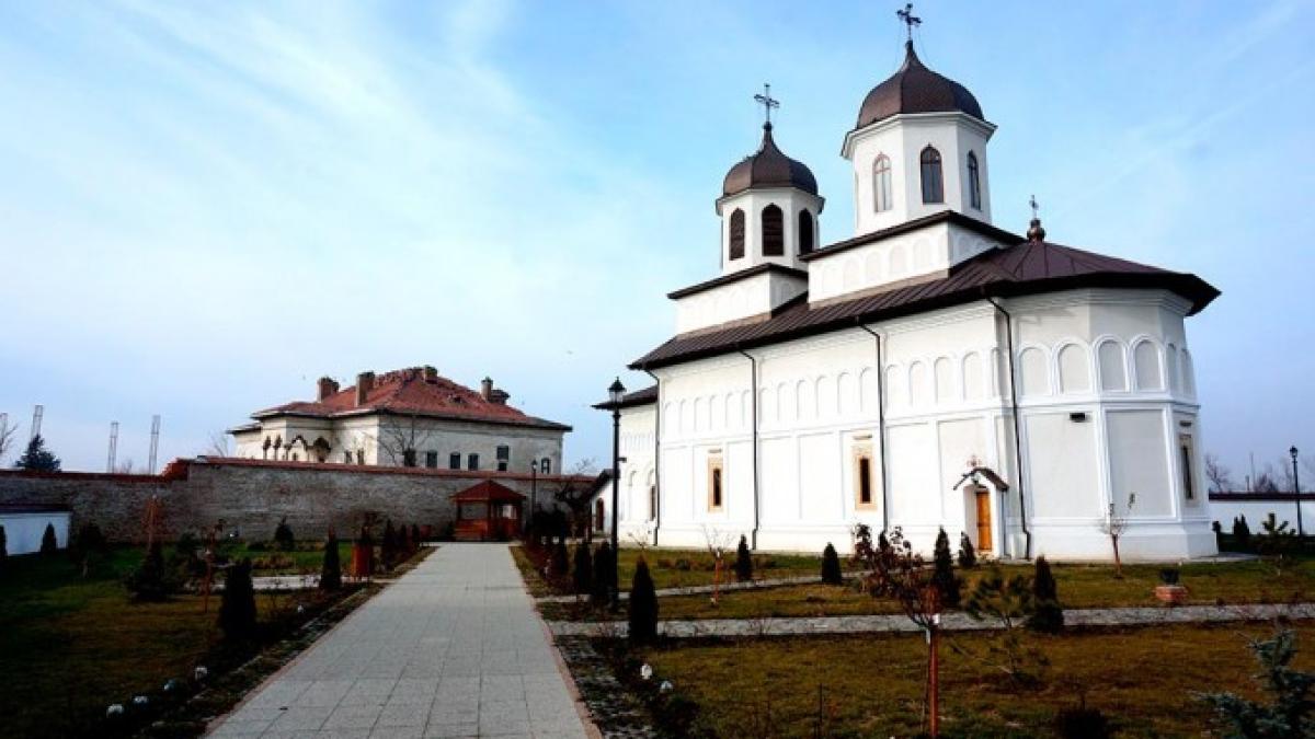 biserica_potlogi_07514000