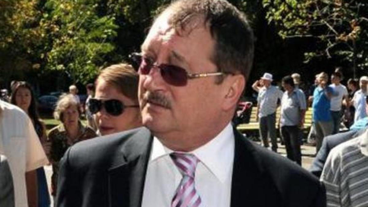 discutie_mircea_basescu_fiul_lui_bercea_mondial_fratele_presedintelui_la_mine_au_ajuns_250_000_264378_34335100