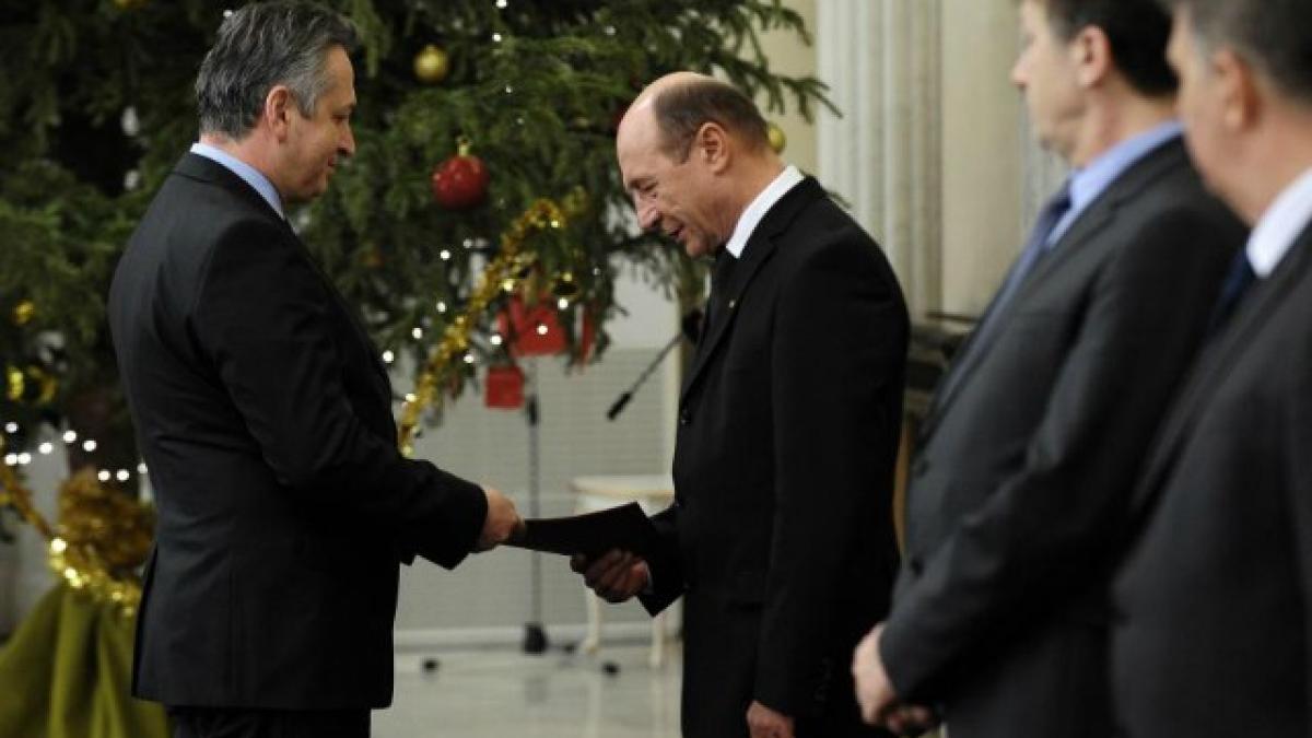 traian_basescu_relu_fenechiu_33396700