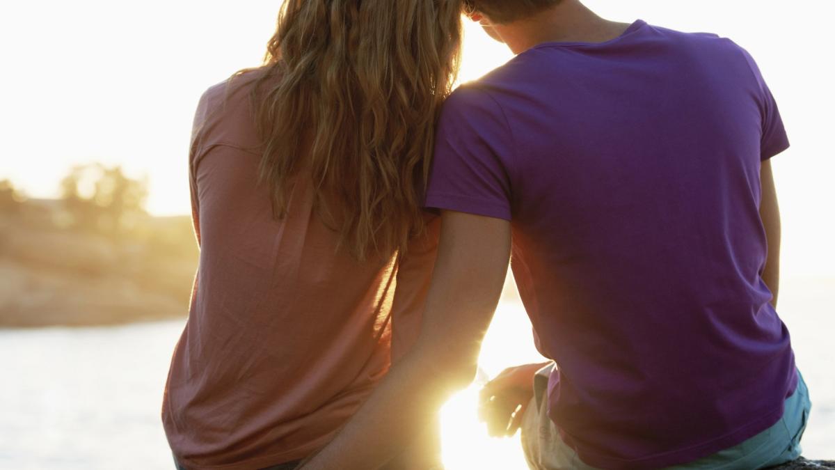 o_couple_in_love_facebook_96796200